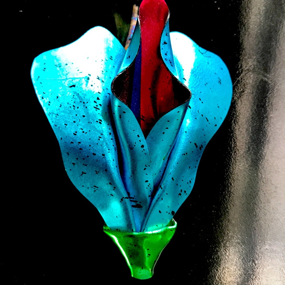 Lotus shaped metal brooch